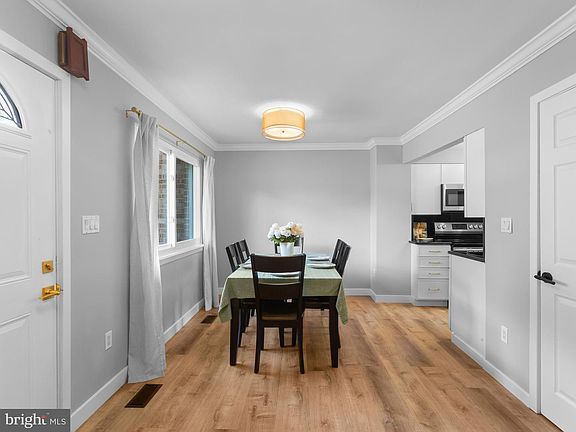 4th image of 1605 New Windsor Ct