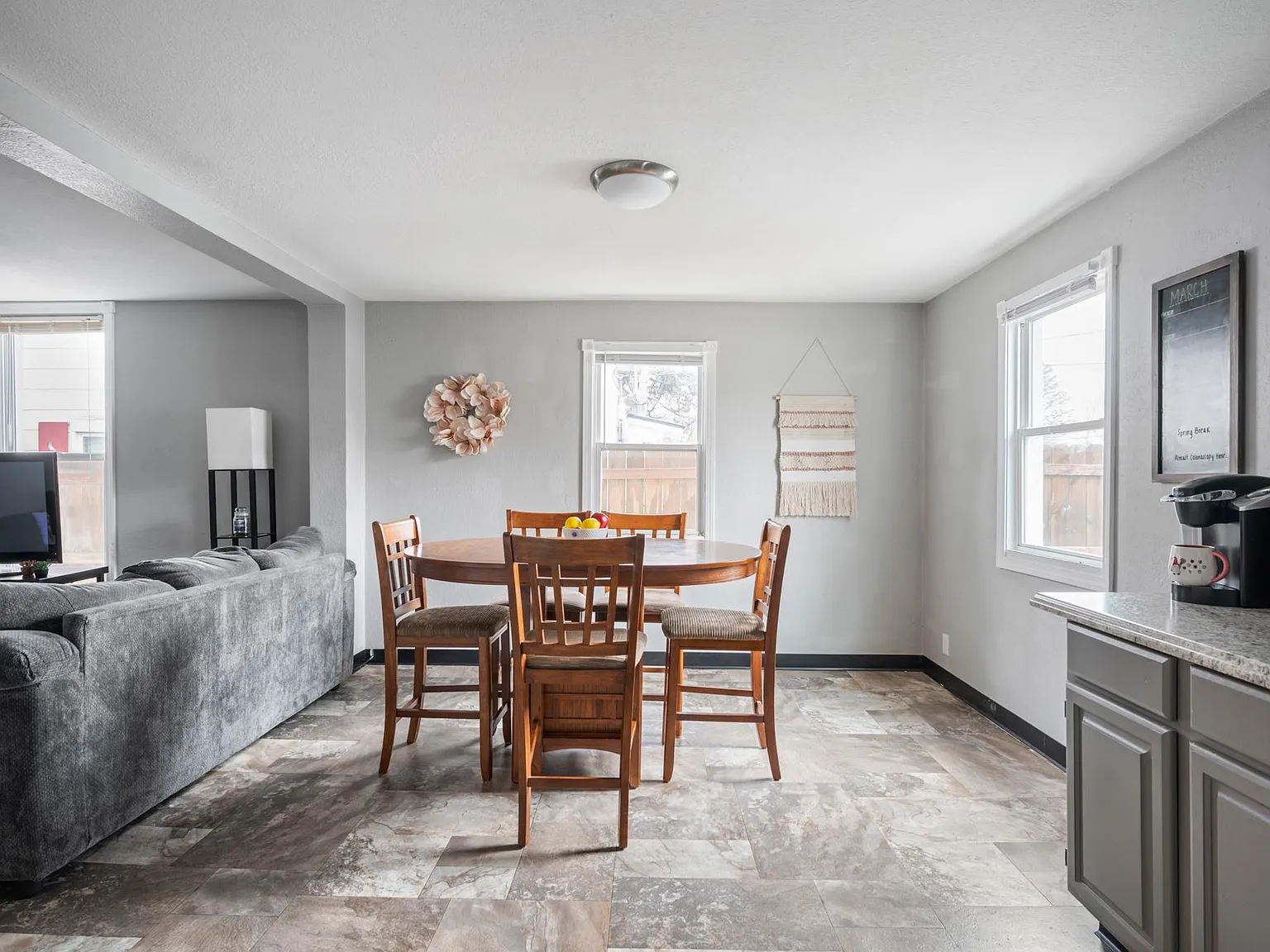 218 N Dill St — Photo 4