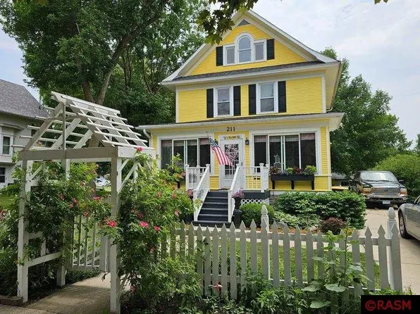 211 W 7th St, Blue Earth, MN 56013