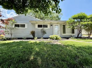 2526 Genes Dr, Auburn Hills, MI 48326