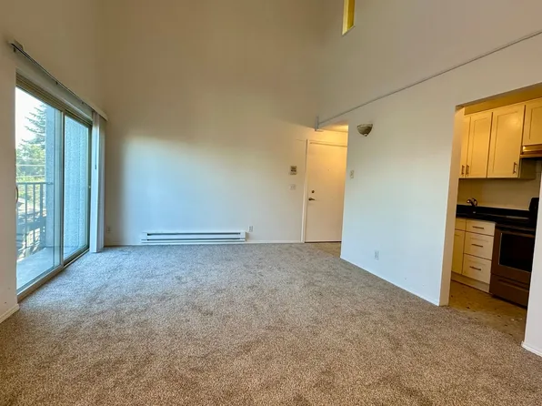 Twin Oaks Apartments, 5263 15th Ave NE APT 304, Seattle, WA 98105