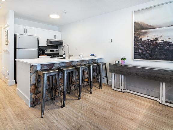5th image of 4360 Lorimer Rd #204