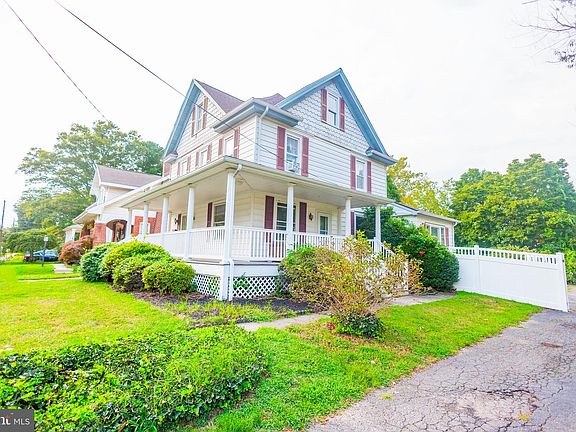 3rd image of 217 Villanova Rd
