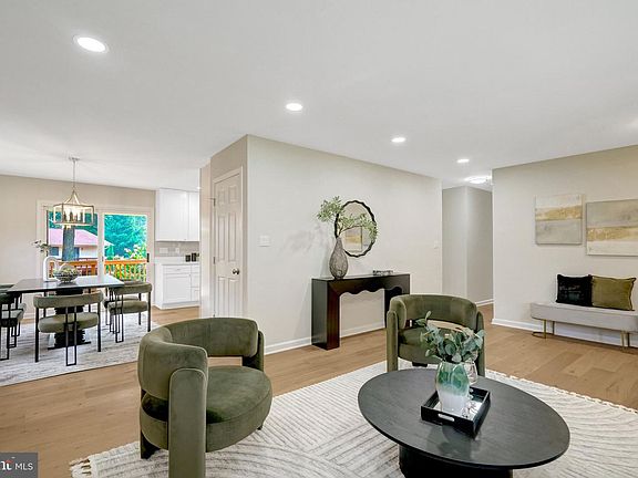5th image of 4006 Justine Dr