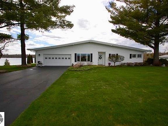 2nd image of 4202 W Lakeside Dr