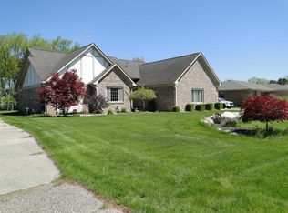 19549 Dixie Dr, Clinton Township, MI 48035
