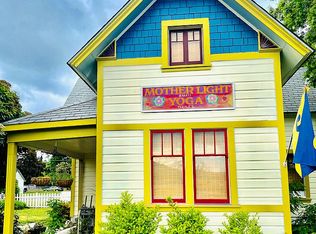 102 6th St, Phoenix, OR 97535