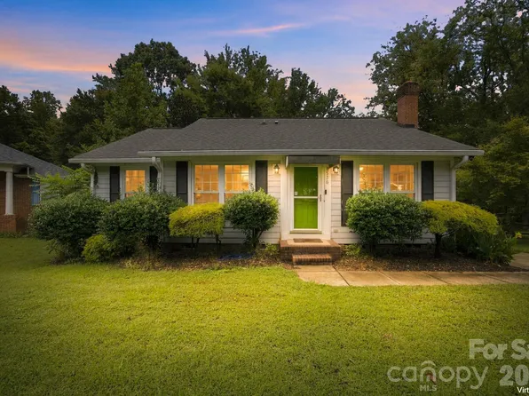 8536 Woodford Bridge Dr, Charlotte, NC 28216