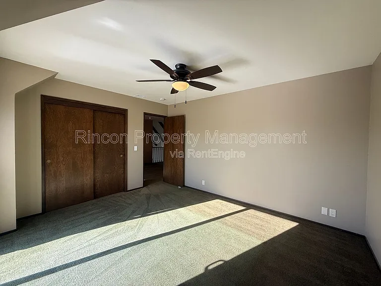 408 Galvin Cir — Photo 16