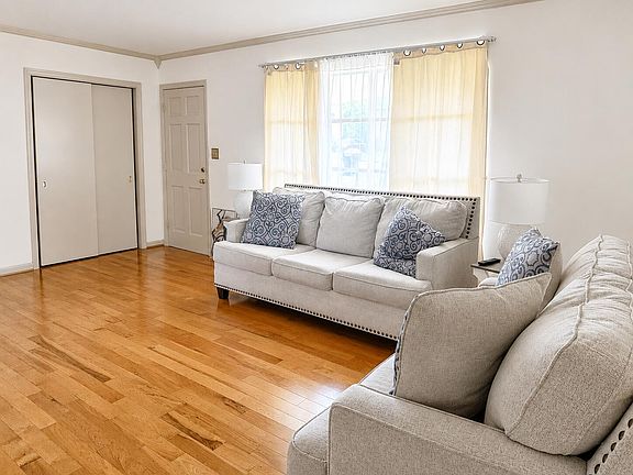 4th image of 959 Halifax Cir