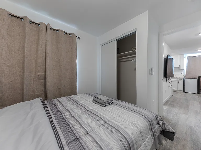 2461 Saint Pierre Ave — Photo 33