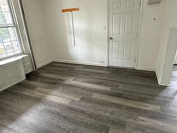 4th image of 22 Mervine Pl