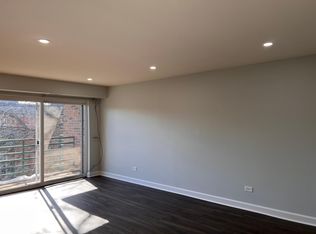 921 Buccaneer Dr APT 5, Schaumburg, IL 60173