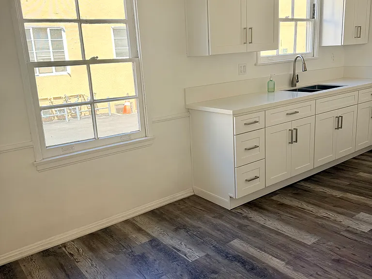 10942 Moorpark St — Photo 15