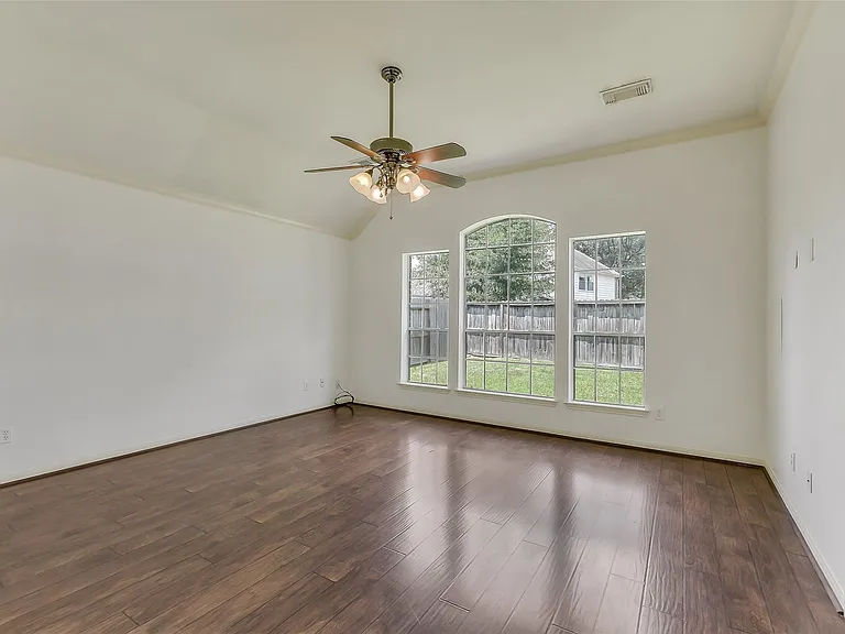 11802 Chateau Trl — Photo 15