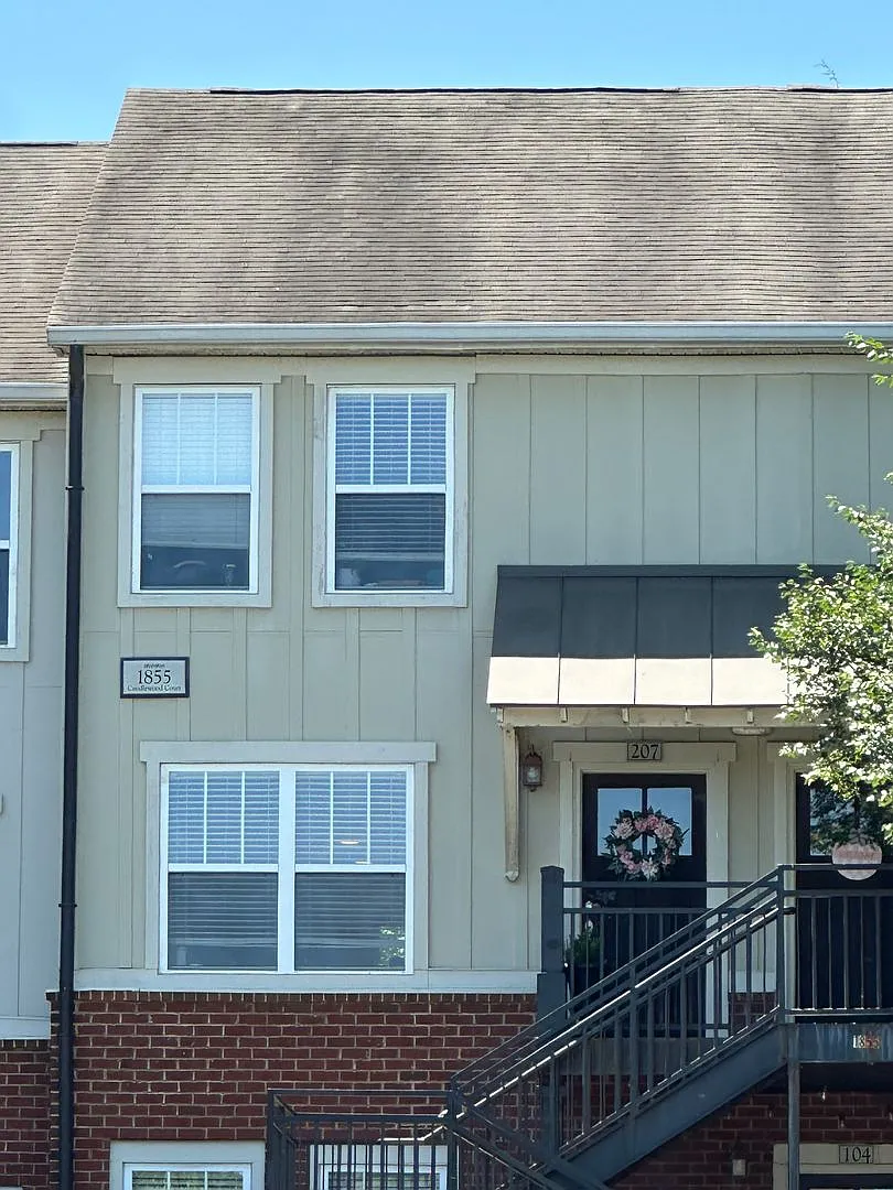 Woodlands Condo — Photo 3