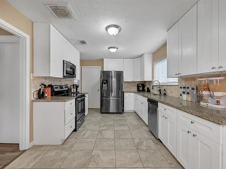 10139 Fernstone Ln — Photo 9