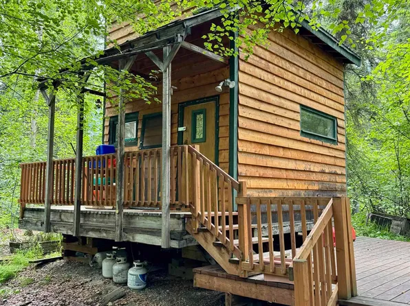 1283 Upland Dr, Fairbanks, AK 99709