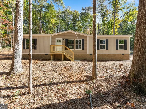 352 Lake Harbor Trl, Martin, GA 30557