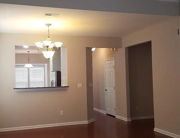 2339 Whitford Ln — Photo 7