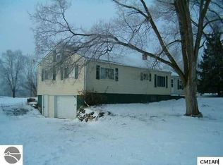 2458 E Surrey Rd, Clare, MI 48617