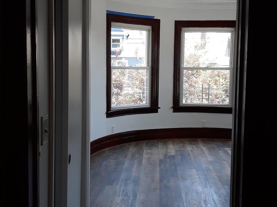 1st image of 105 Waring Pl Floor 2