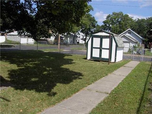 5th image of 2404 Willow Ave