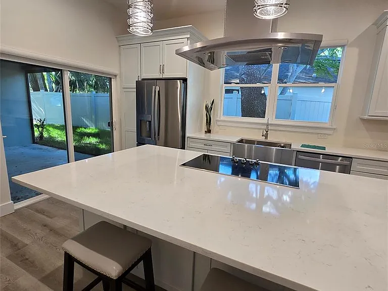 106 Lake Dr — Photo 9