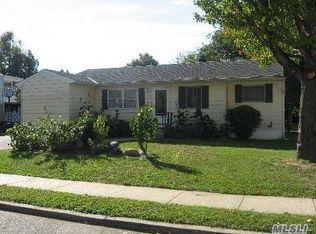 12 Armstrong St, Brentwood, NY 11717