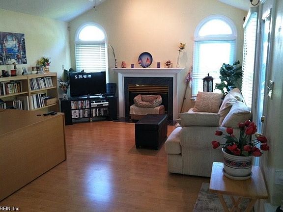 2nd image of 216 Hornbeam Dr