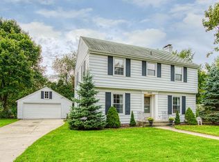 2416 Elmwood Dr SE, East Grand Rapids, MI