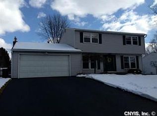 7372 Farmstead Rd, Liverpool, NY 13088