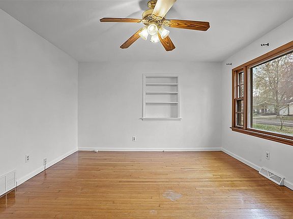 5th image of 1829 Stanford Pl