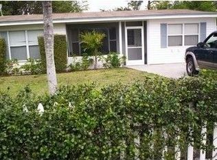 2759 Lakeview Dr, Naples, FL 34112