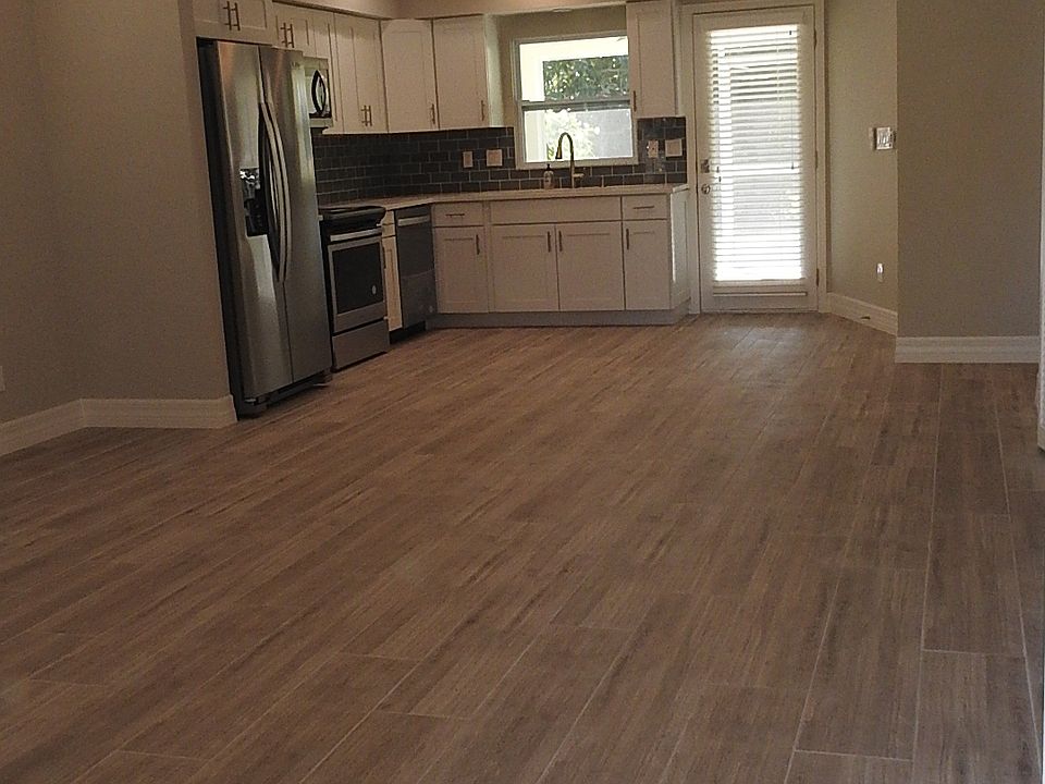 Open concept w/ ceramic flooring thru out
