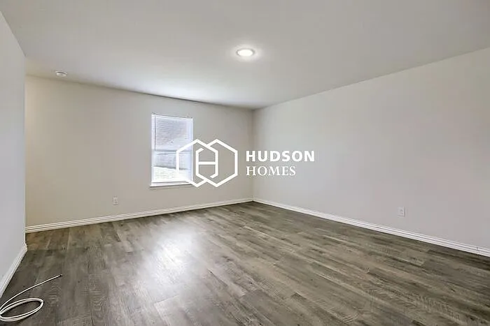 3 bed, 2.0 bath, 1028 sqft, $1,425 — Photo 3