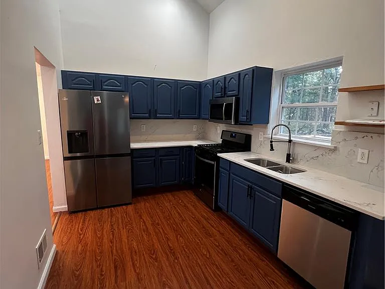 2146 Bedford Dr — Photo 8