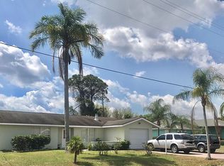 962 SE Atlantus Ave, Port Saint Lucie, FL 34983