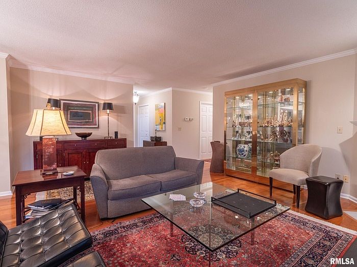 1st image of 5200 N Knoxville Ave #5200