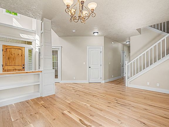 5th image of 9467 W Sloan St