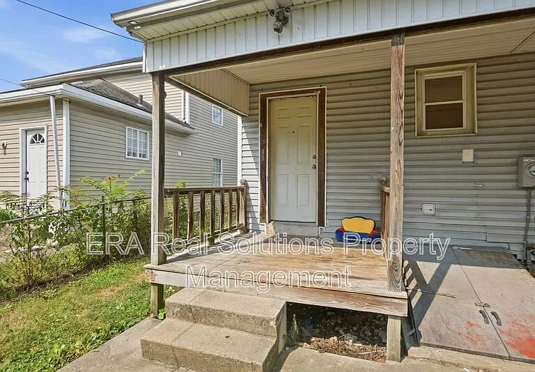 150 S Cypress Ave — Photo 30