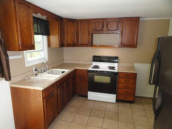4th image of 121 N Ridge Dr