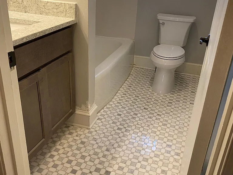 Full Bathroom 1