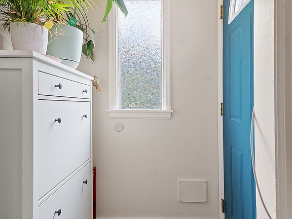 3rd image of 1428 1428/1430 Lake St NE #1430