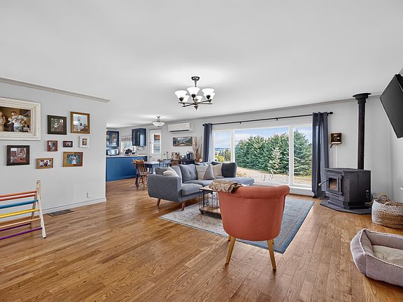 5th image of 4 Maple Dr