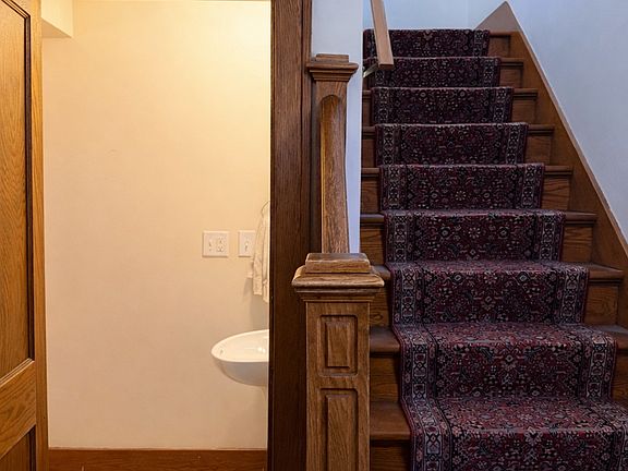 5th image of 815 Dewey Ave