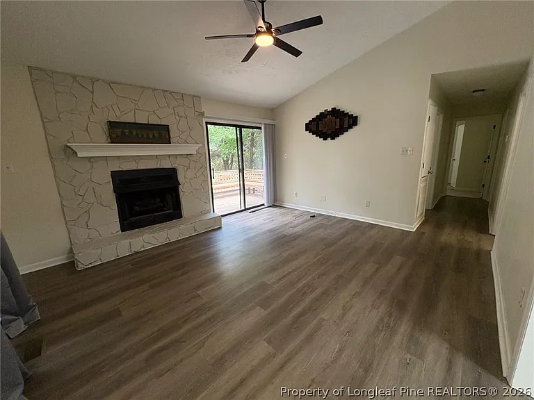 491 Oates Dr — Photo 3