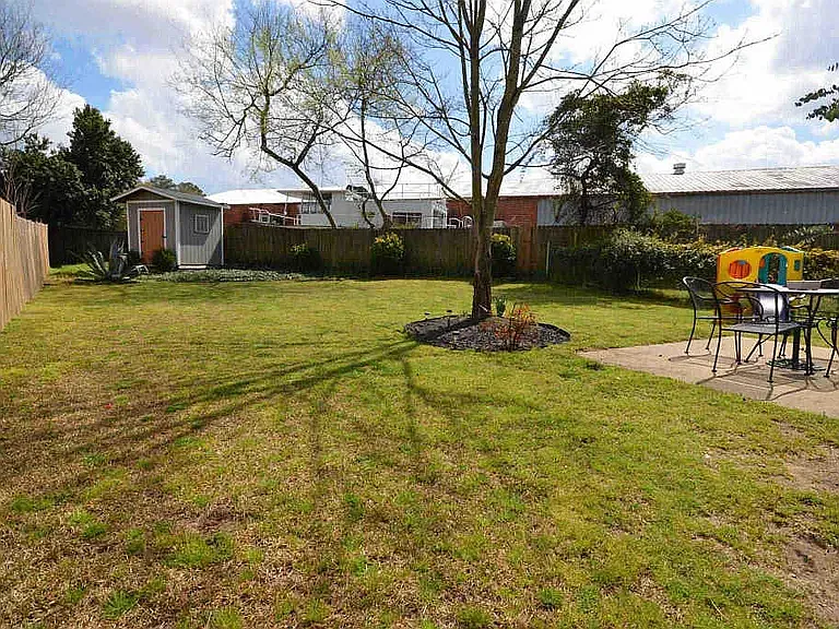 121 Ashley Ct — Photo 4