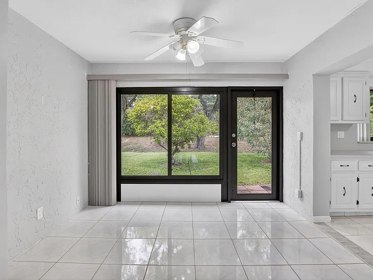 4944 Equestrian Cir #A — Photo 11