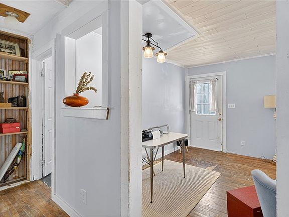 3rd image of 496 Nelson Rd